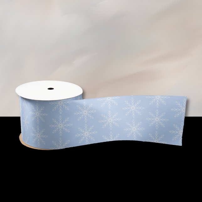 En Satin Motif à neige clair ruban bleu clair (Snowflake pattern light blue ribbon . )
