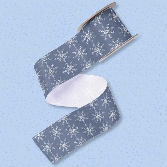 En Satin Motif flocon de neige Ruban bleu foncé (Pretty snowflake pattern dark blue ribbon .)