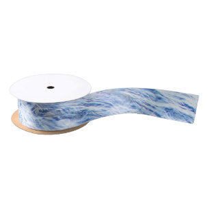 En Satin Ruban flottant l'eau bleue