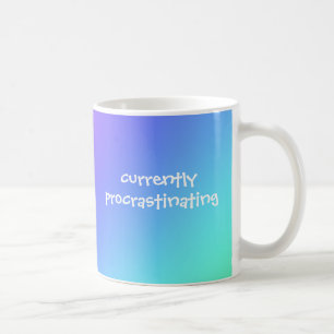 En train de procrastiner avec Tasse drôle arc-en-c