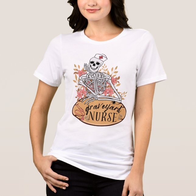 En Tri-matière Classy Graveyard Shift Skeleton Nurse T-Shirt (Recto)