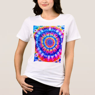 En Tri-matière Conception Tie Die sur un T-Shirt blanc à manches 