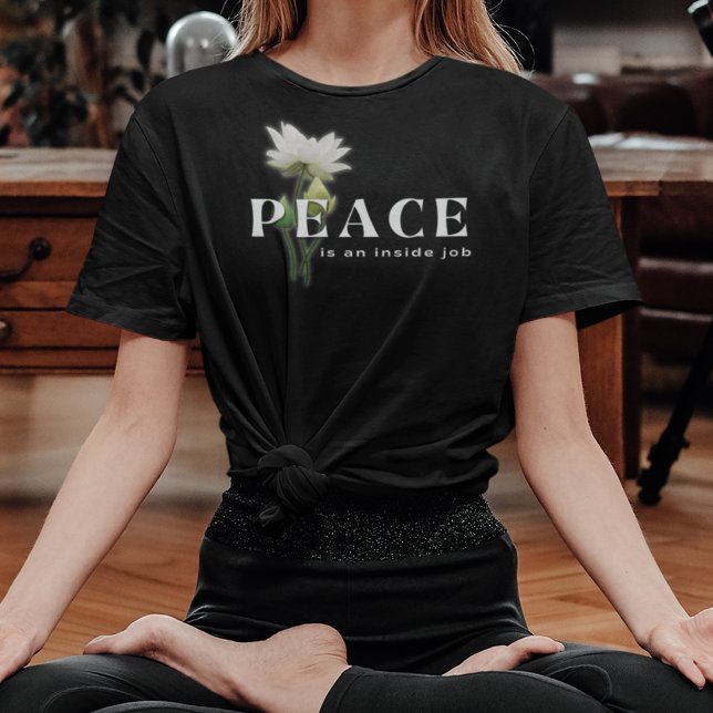 En Tri-matière La Paix Est Un Travail Intérieur T-shirt Inspirant (Créateur téléchargé)