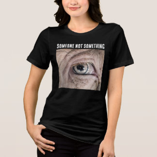 En Tri-matière SOMEONE NOT SOMETHING PIG VEGAN T-Shirt