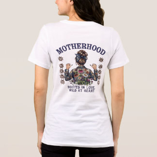 En Tri-matière T-shirt à motif floral avec un chignon désordonné