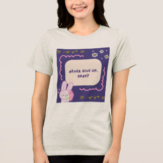 En Tri-matière T-shirt gris avec un « Quo » illustratif rose et v