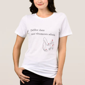 En Tri-matière Talons hauts, lunettes de soleil : T-shirt graphiq