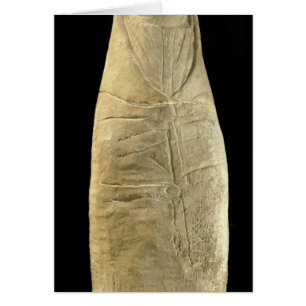 Enfant en enveloppant des vêtements