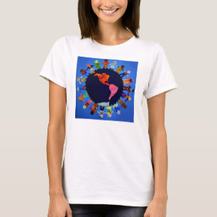 Enfants autour du T-shirt adapté par monde :