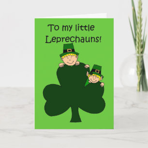enfants blonds avec shamrock sur carte verte