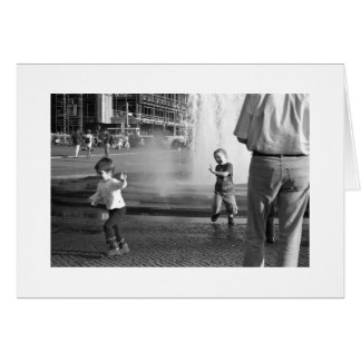 Enfants dans la fontaine de Berlin