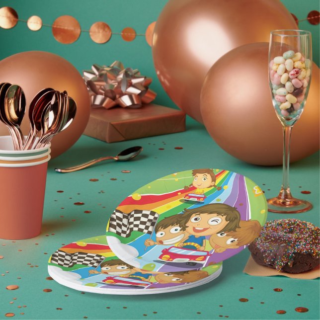Enfants de course sur des assiettes en papier arc- (Créateur téléchargé)