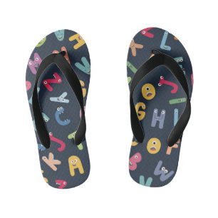 Enfants De mignons alphabets monstres tongs