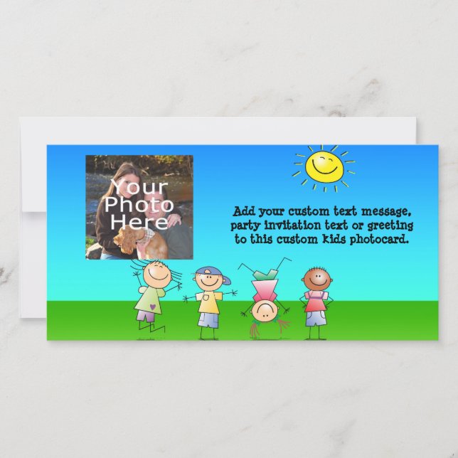 Enfants jouant à l'extérieur pendant une journée e (Devant)