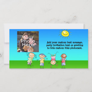 Enfants jouant à l'extérieur pendant une journée e