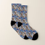 English Bulldog Winter Wonderland Christmas Joie<br><div class="desc">Ce design festif reflète l'esprit joyeux de la période des fêtes, avec un adorable petit portant un chapeau de Père Noël. Le chien est niché dans un pays des merveilles hivernales, avec un bonhomme de neige, un sapin de Noël décoré et des cadeaux joliment emballés. Les flocons de neige tombent...</div>