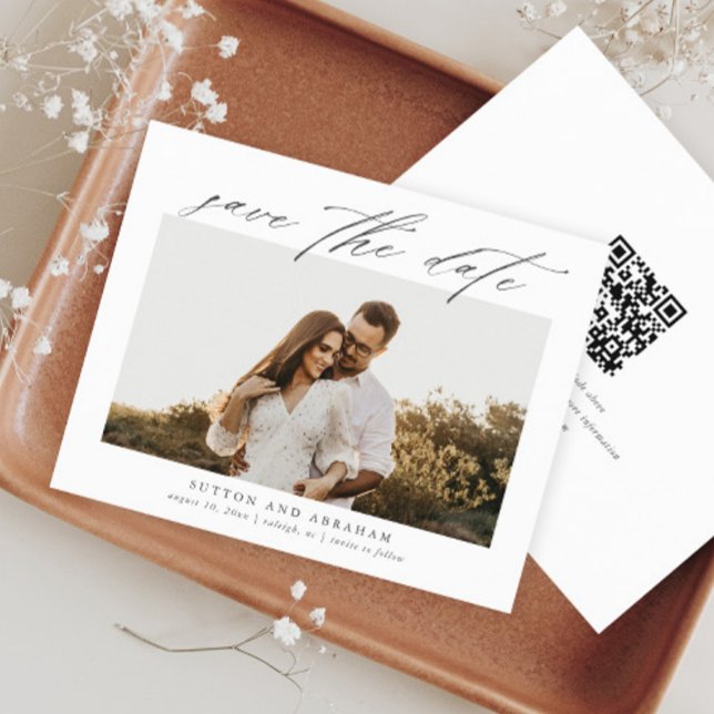 Enregistrer la date de budget de script photo avec (Elegant script budget photo save the date with QR Code.)