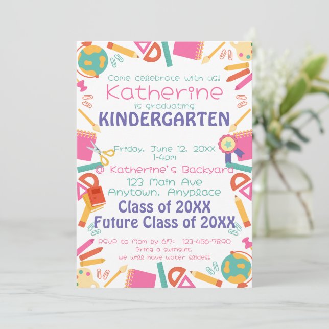 Enseignement de la maternelle Invitation à l'école (Debout devant)