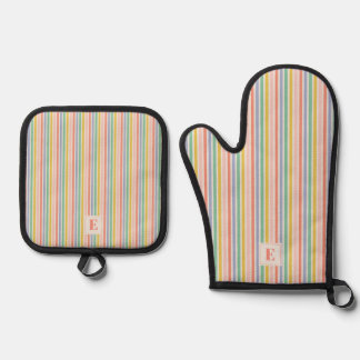 Ensemble De Gant De Cuisine Et De Manique Bandes de couleurs d'arc-en-ciel avec initiale