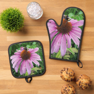 Ensemble De Gant De Cuisine Et De Manique Bumblebebe sur le confleur pourpre oriental