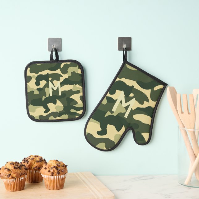 Ensemble De Gant De Cuisine Et De Manique Camouflage Vert Retraite Camping Monogramme (In situ (suspendu))