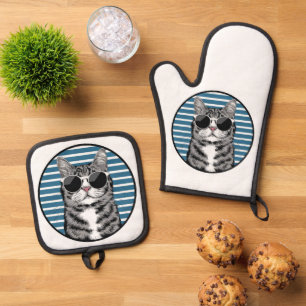 Ensemble De Gant De Cuisine Et De Manique Chat cool portant des lunettes de soleil