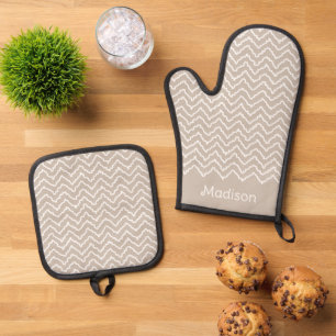 Ensemble De Gant De Cuisine Et De Manique Chevron Zigzag Ondulé Beige Et Blanc Avec Nom
