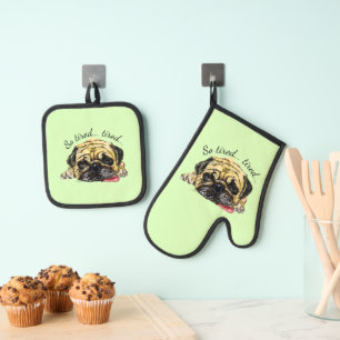 Ensemble De Gant De Cuisine Et De Manique Chien de Carlin amusant avec du texte et des coule