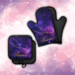 Ensemble De Gant De Cuisine Et De Manique Constellation de taurus d'or sur galaxie foncée  