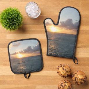 Ensemble De Gant De Cuisine Et De Manique Coucher de soleil Pittoresque d'Aruba sur la mer d