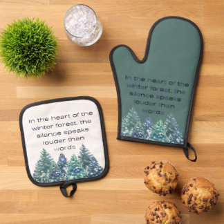 Ensemble De Gant De Cuisine Et De Manique Dans le cœur de la forêt hivernale Décor pour la m