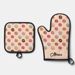 Ensemble De Gant De Cuisine Et De Manique De mignons beignets décoratifs roses