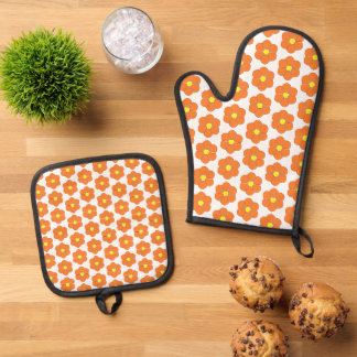 Ensemble De Gant De Cuisine Et De Manique Design de fleurs orange