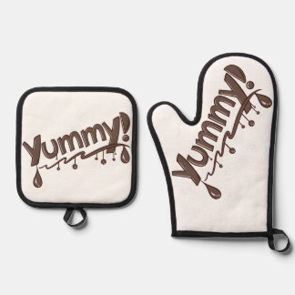 Ensemble De Gant De Cuisine Et De Manique Design de texte délicieux à base de chocolat "Yumm