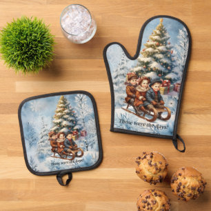 Ensemble De Gant De Cuisine Et De Manique Enfants vintages Sur La Scène De Noël De Vieux Sle