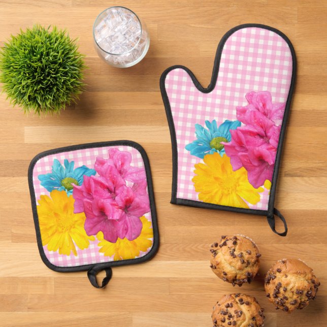 Ensemble De Gant De Cuisine Et De Manique Fleurs et Gingham Rose (De haut en bas)