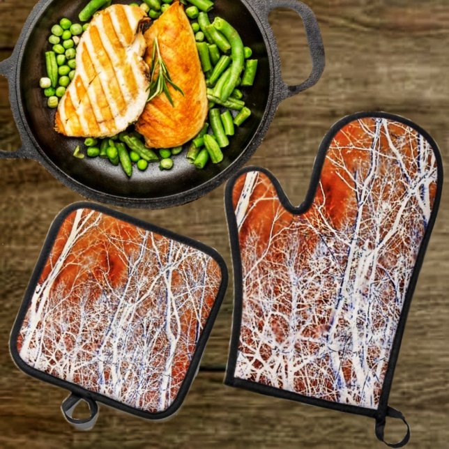 Ensemble De Gant De Cuisine Et De Manique Forêt squelettique II (This oven mitt and pot holder set, comes in handy, while baking your Halloween treats!)