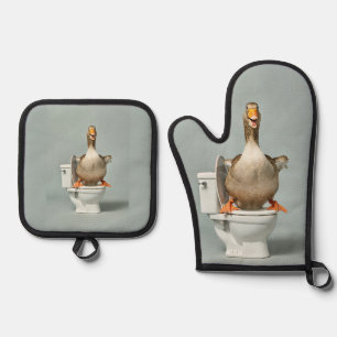 Ensemble De Gant De Cuisine Et De Manique funny goose in toilet