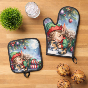 Ensemble De Gant De Cuisine Et De Manique L'elfe de Noël endormi avec un chaton calicot