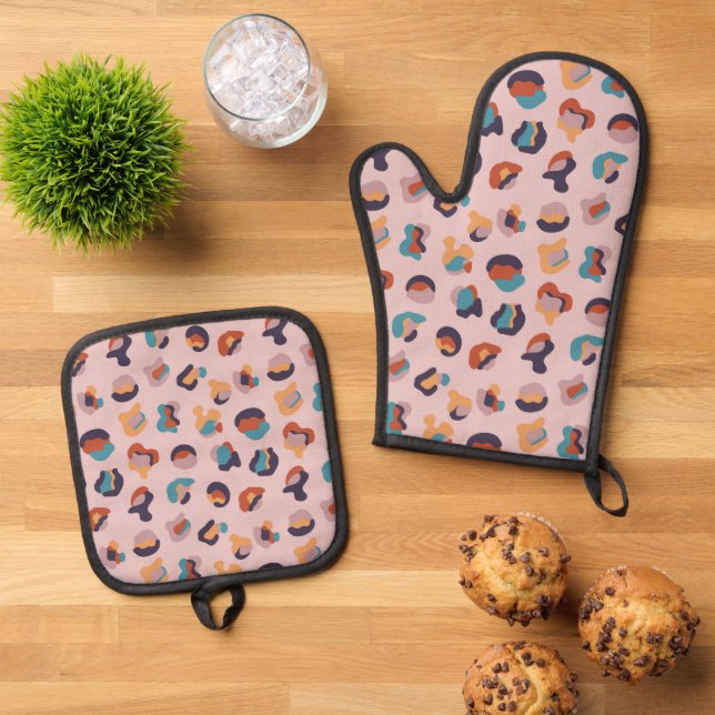 Ensemble De Gant De Cuisine Et De Manique Leopard animal rose moderne (De haut en bas)