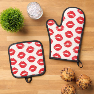 Ensemble De Gant De Cuisine Et De Manique Lèvres Rouges, Rouge À Lèvres, Baiser, Motif Des L