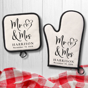 Ensemble De Gant De Cuisine Et De Manique M. Mme Hearts Monogram Mariage