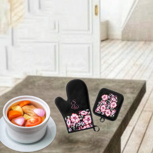 Ensemble De Gant De Cuisine Et De Manique Mai s'épanouit