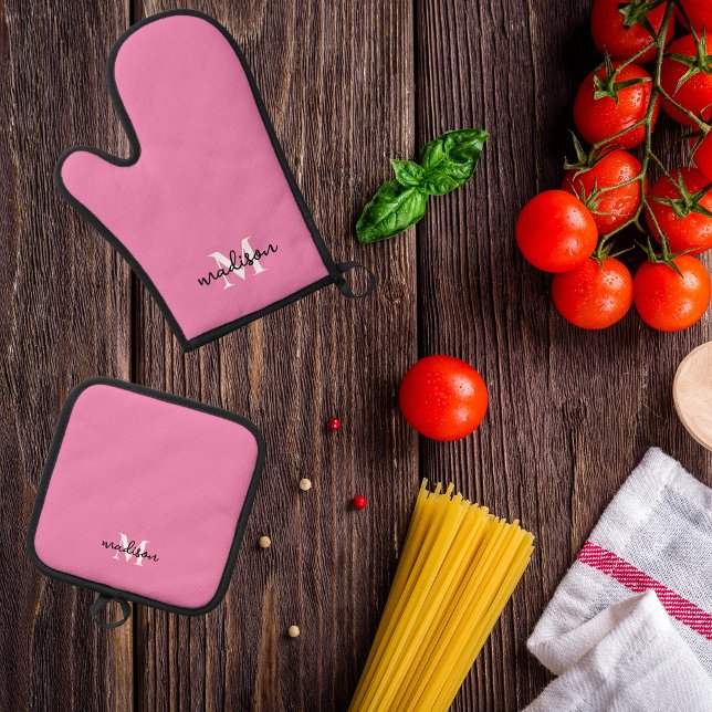 Ensemble De Gant De Cuisine Et De Manique Nom initial monogramme rose (Monogrammed oven mitt and pot holder)