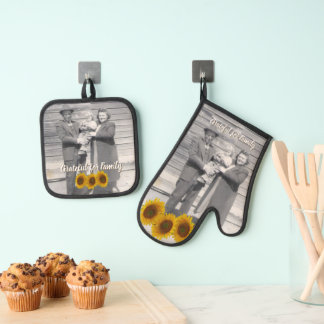 Ensemble De Gant De Cuisine Et De Manique Photo de famille avec tournesols et texte reconnai