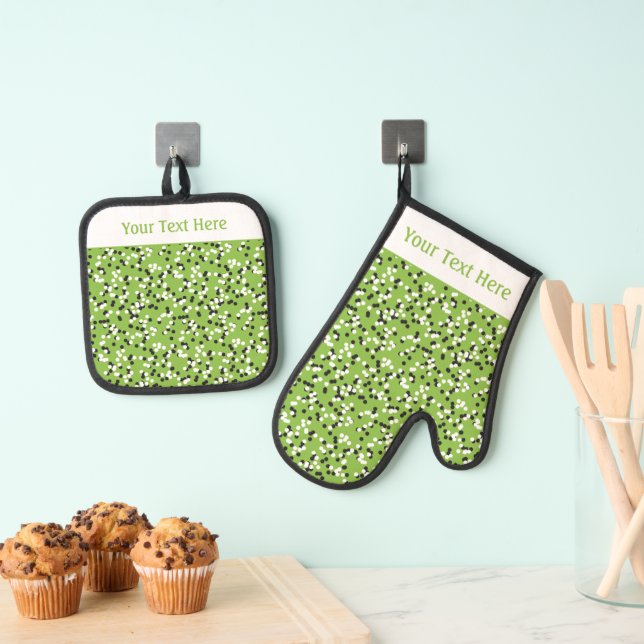 Ensemble De Gant De Cuisine Et De Manique Whimsical Green Polka Dot Doodles Pattern (In situ (suspendu))