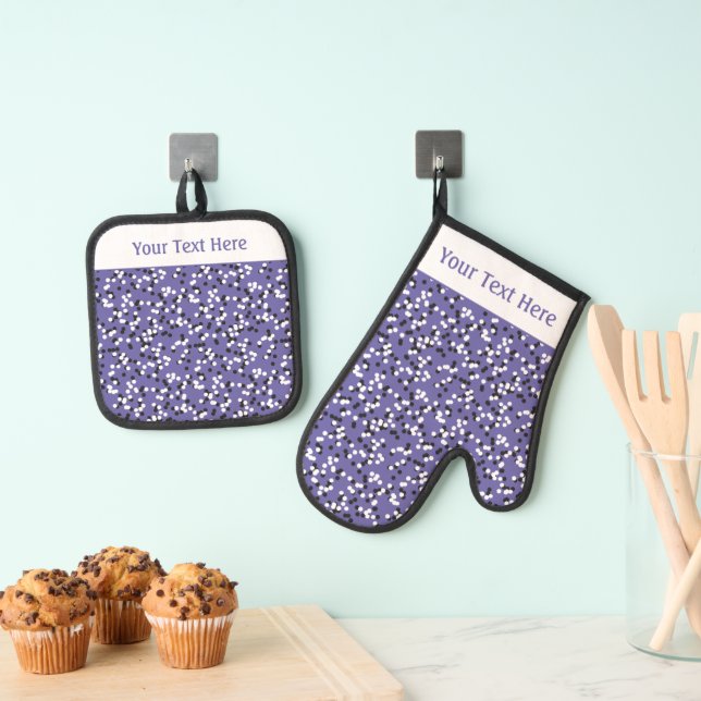 Ensemble De Gant De Cuisine Et De Manique Whimsical Purple Polka Dot Doodles Pattern (In situ (suspendu))