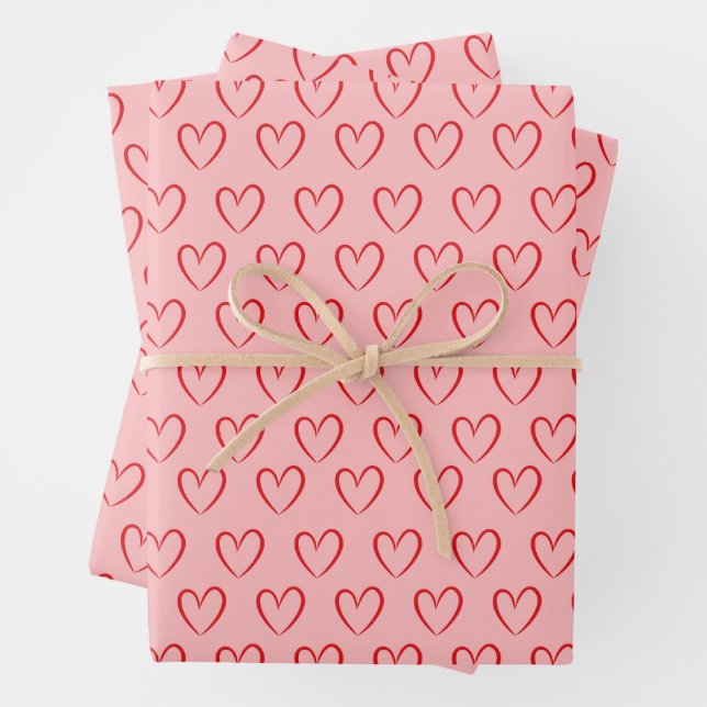 Ensemble de papier d'emballage à cœur rose  (En situation)