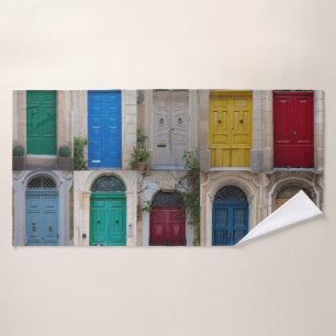 Ensemble de portes colorées à Malte