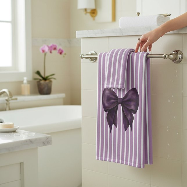Ensemble de salle de bain élégant à rayures et nœu (Créateur téléchargé)